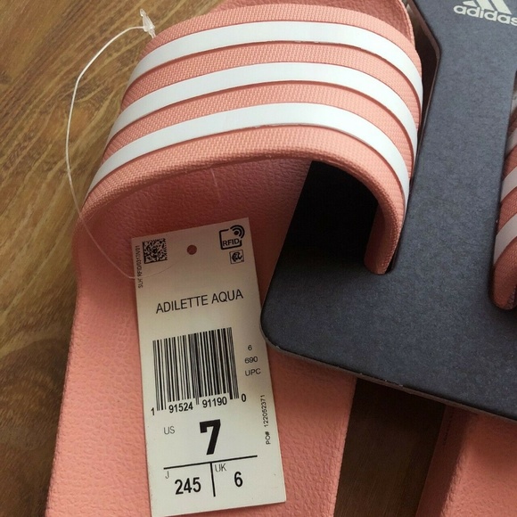 ADIDAS ADILETTE SLIDE BRAND NEW - Picture 2 of 8